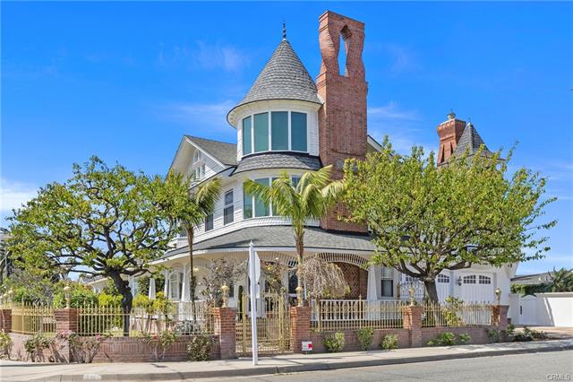 Active East Costa Mesa home on Santa Ana Avenue